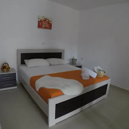 Prive And Sarande